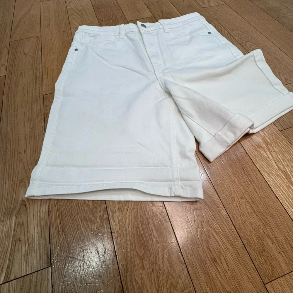 NWT Wrangler White Denim Shorts 8/29